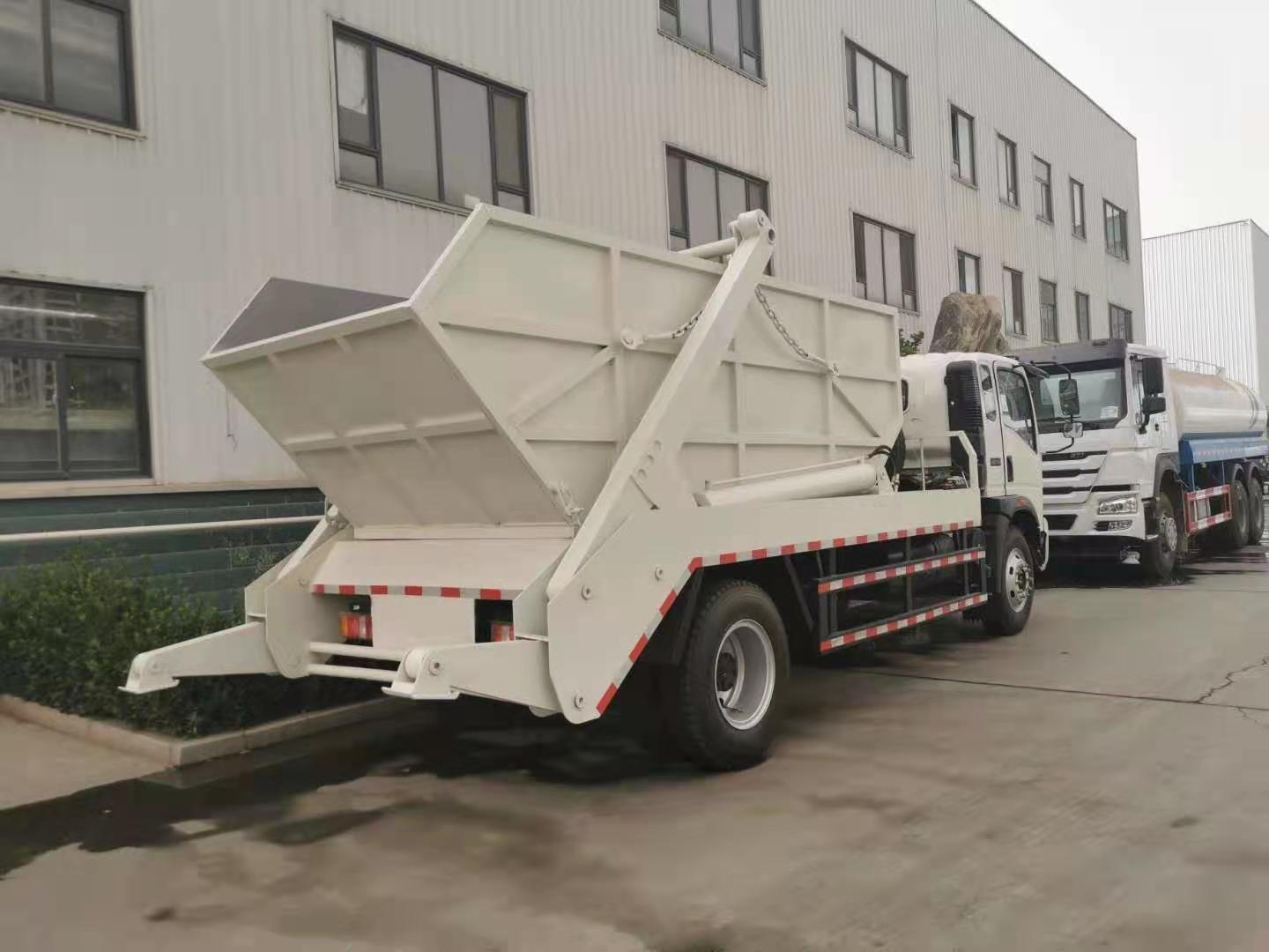 Articulated garbage truck