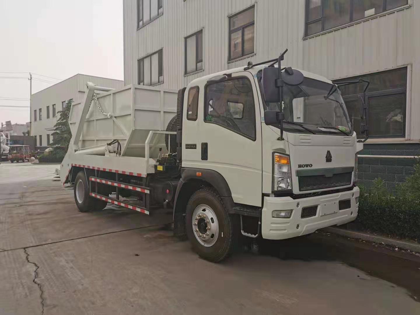Articulated garbage truck