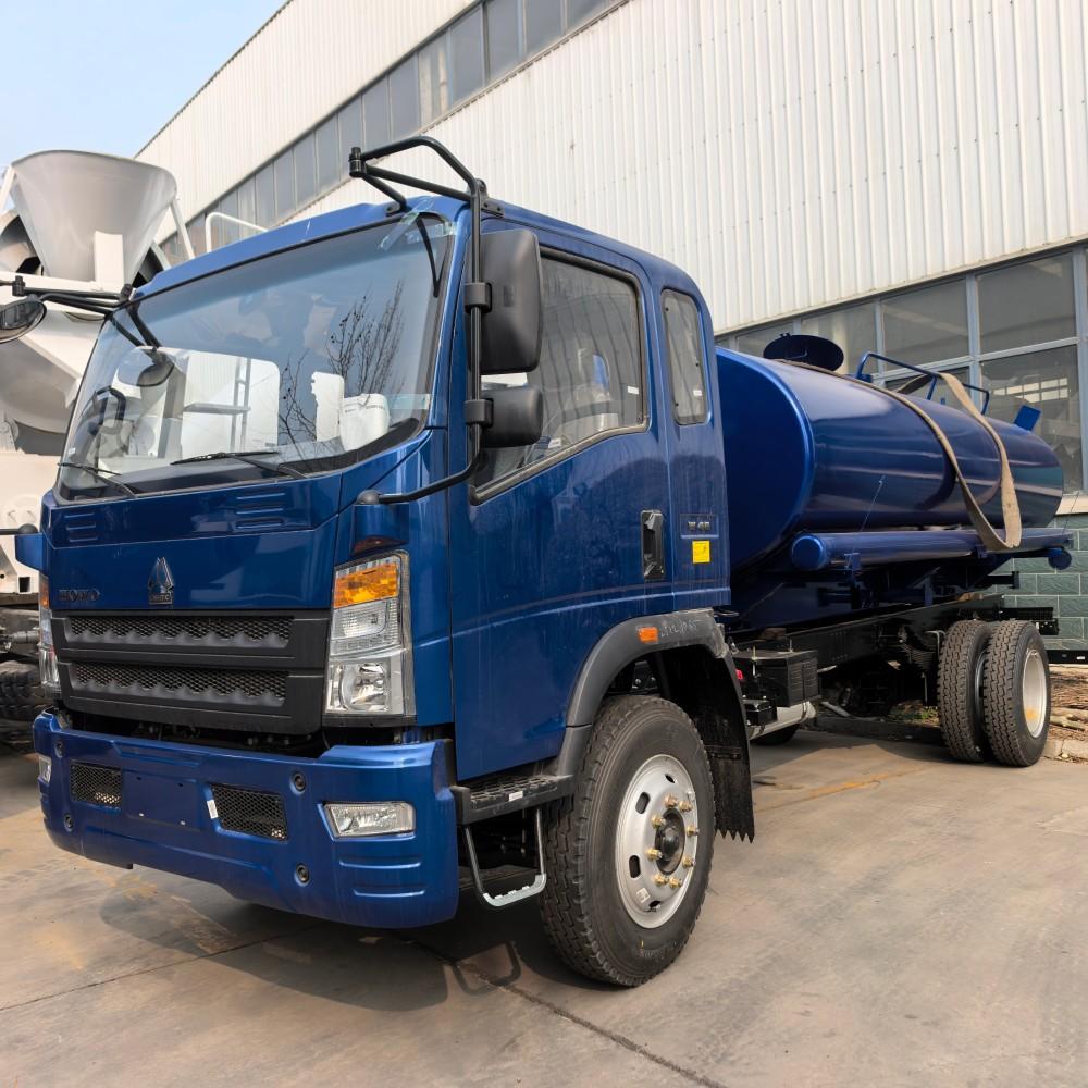 Light Sprinkler truck