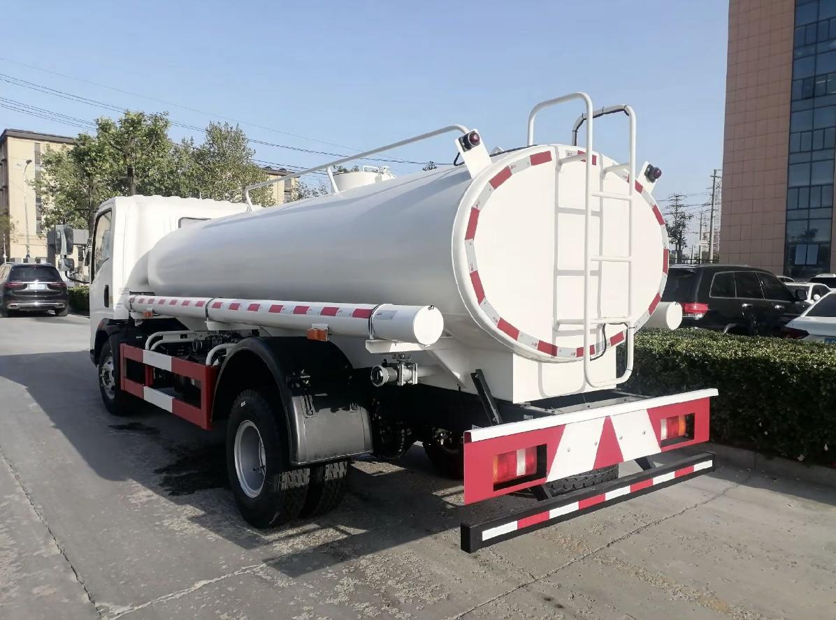 Light Sprinkler truck