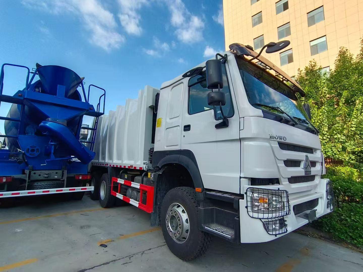 Rear Loader Compactor Truck