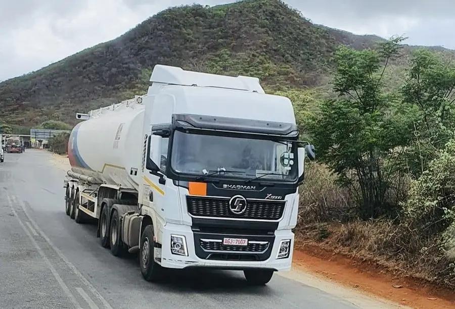 Shacman X5000 460hp 6×4 Tractor Head-7