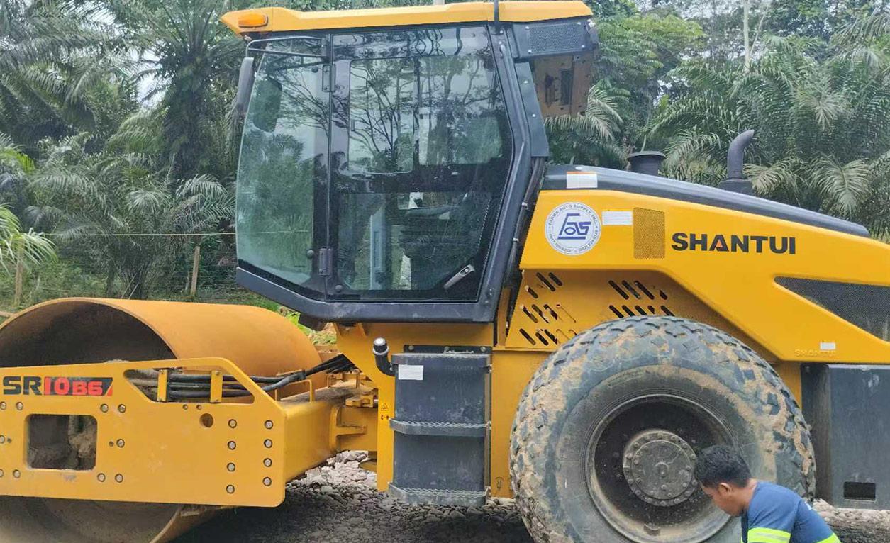 SR10-B6 Single-Drum Vibratory Roller for Mountainous Scenario in Indonesia