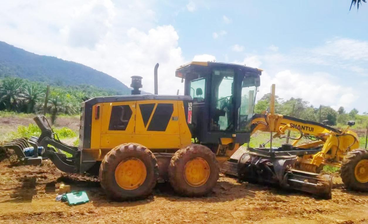 Subgrade leveling by SG15-B6 grader
