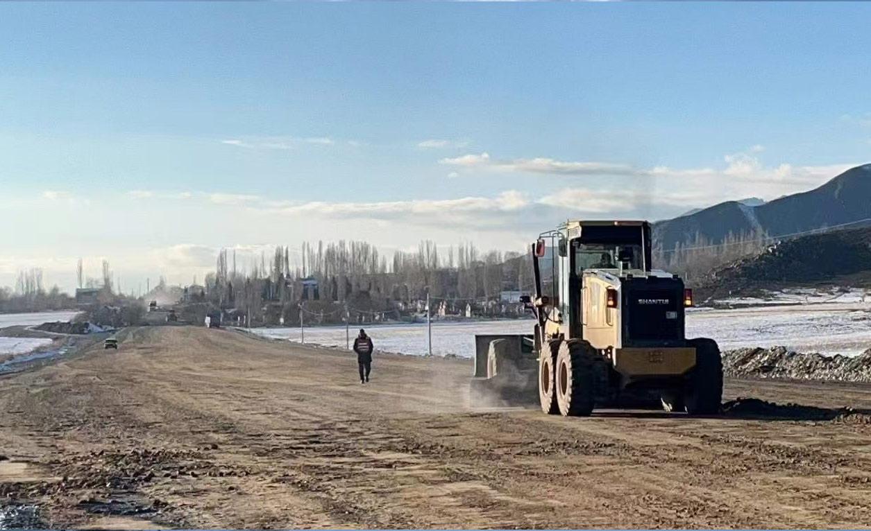 Road construction by SG19-B6 grader in Russia
