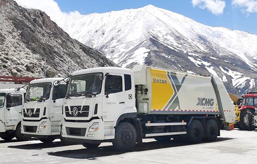 XCMG compressed garbage truck delivered to Shigatse, Xizang in batches